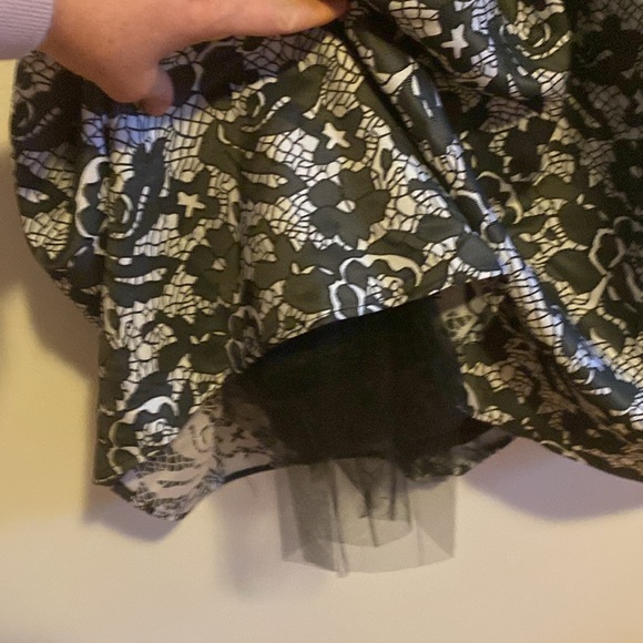 Nice and classy midi dress, with a crinoline under thé main dress, new with tag - Picture 5 of 5